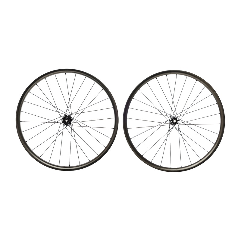 Reynolds Blacklabel Wide Trail 347 Carbon Tubeless 27.5″ Wheelset