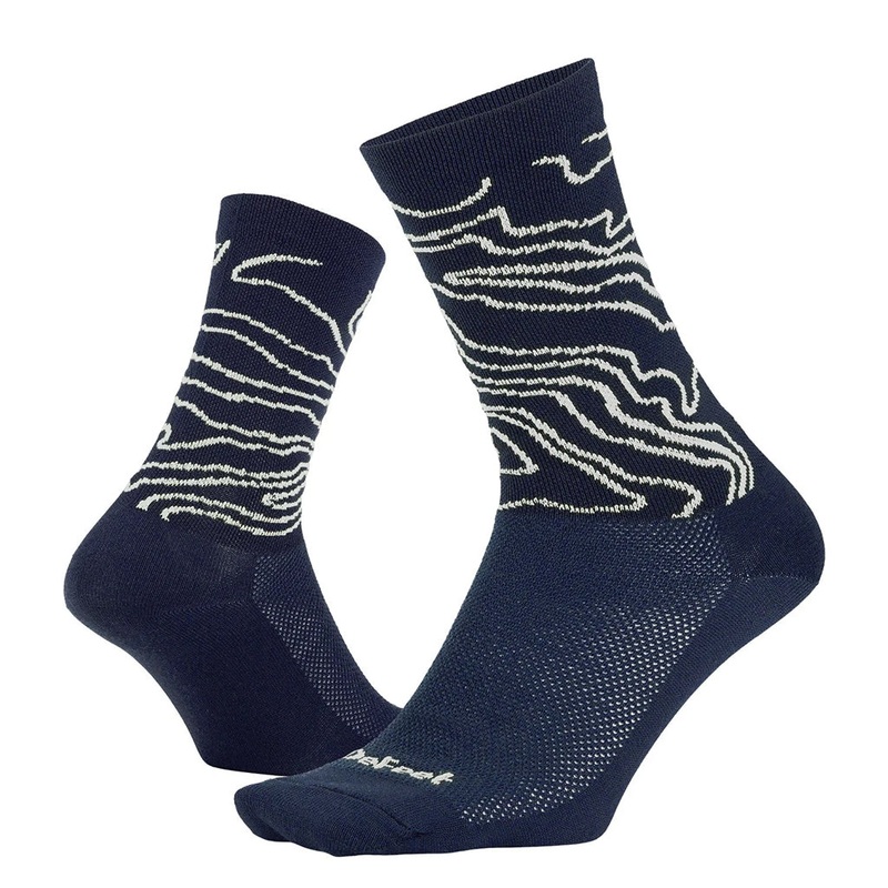 DeFeet Aireator 6″ Topo Socks 7-9  Navy/White